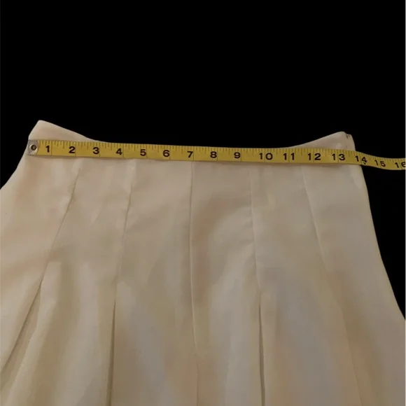 ❤️FLIRTY WHITE SKATER SKORT💕EXCELLENT CONDITION! - Picture 4 of 6